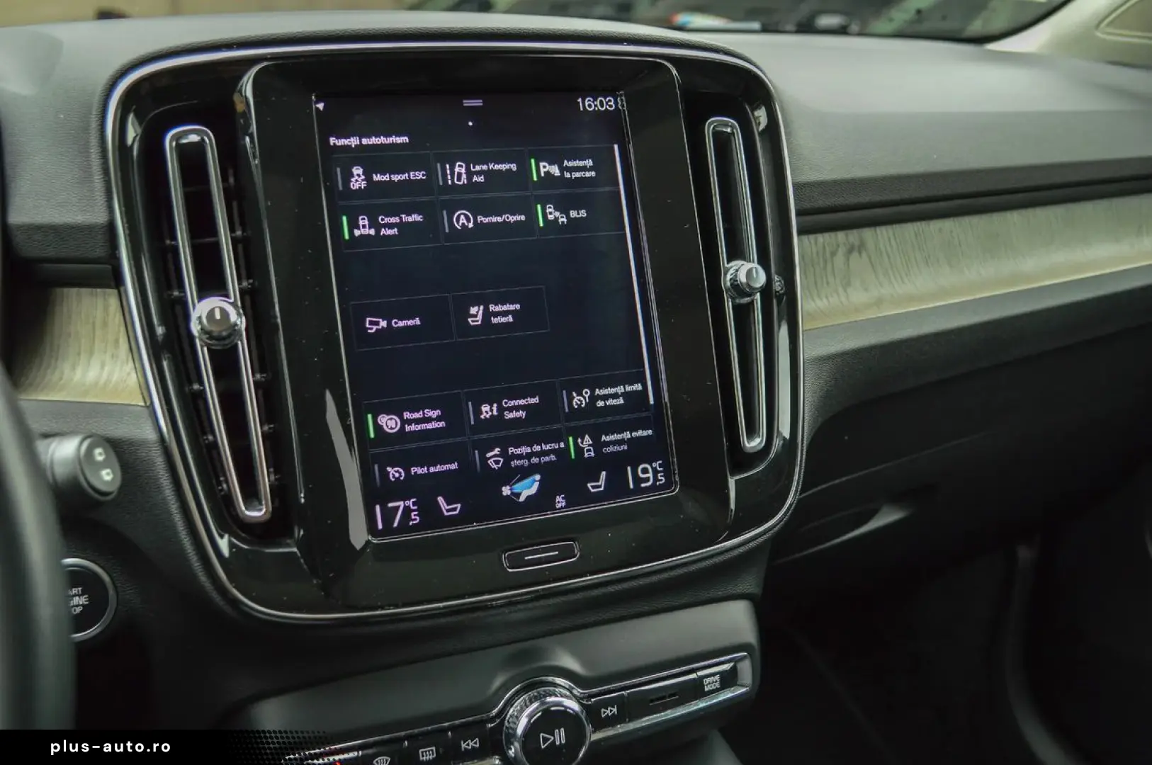 VOLVO XC40 2020 — imagine 37