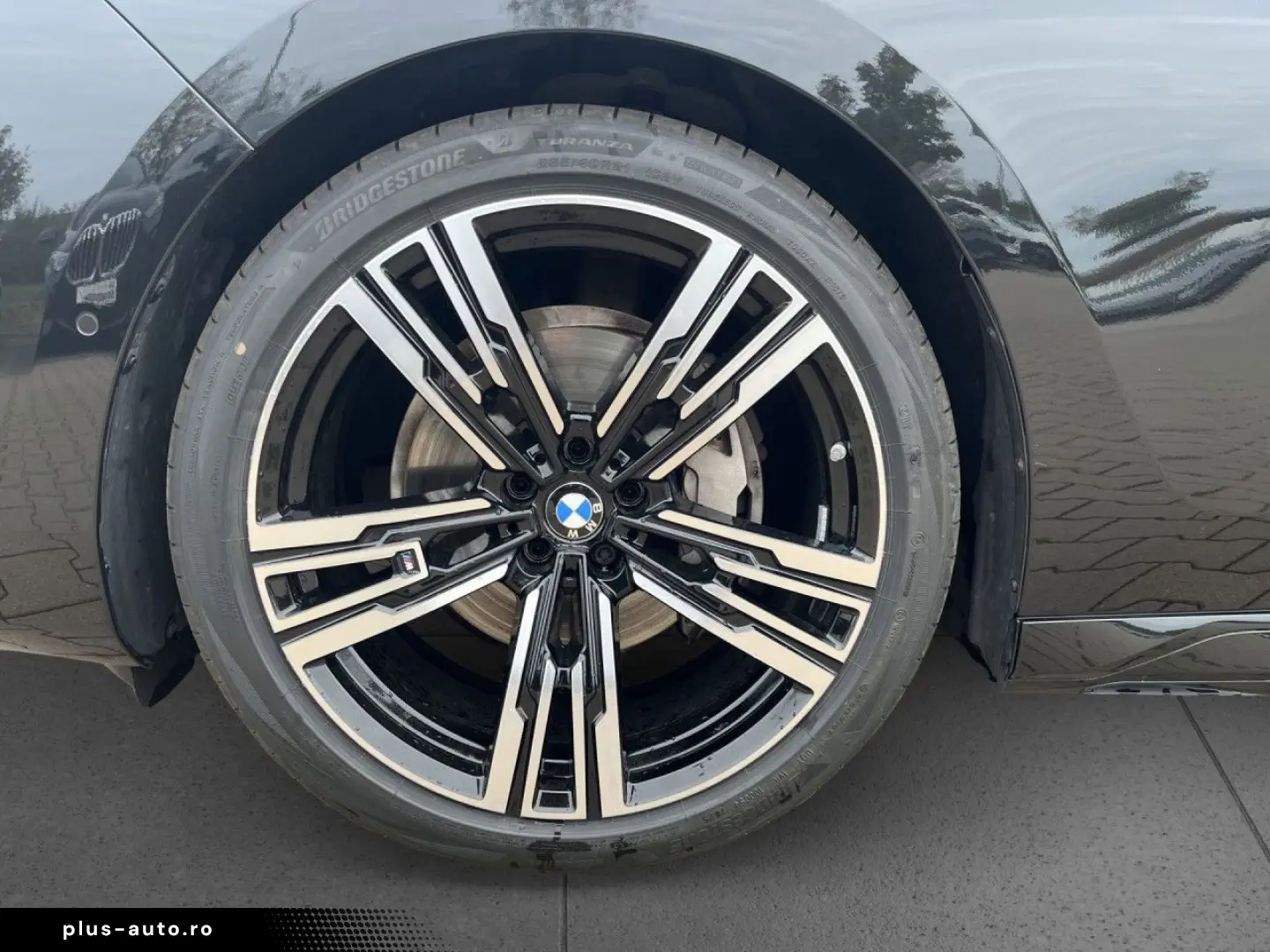 BMW 740d xD M Sport TV – B& W – Direcție integrală
