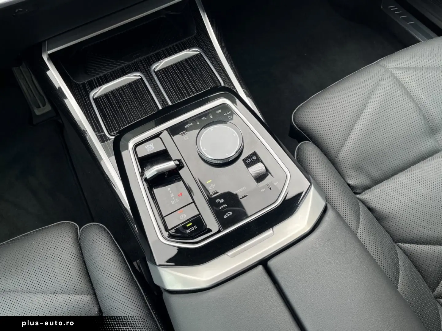 BMW 740d xD M Sport TV – B& W – Direcție integrală