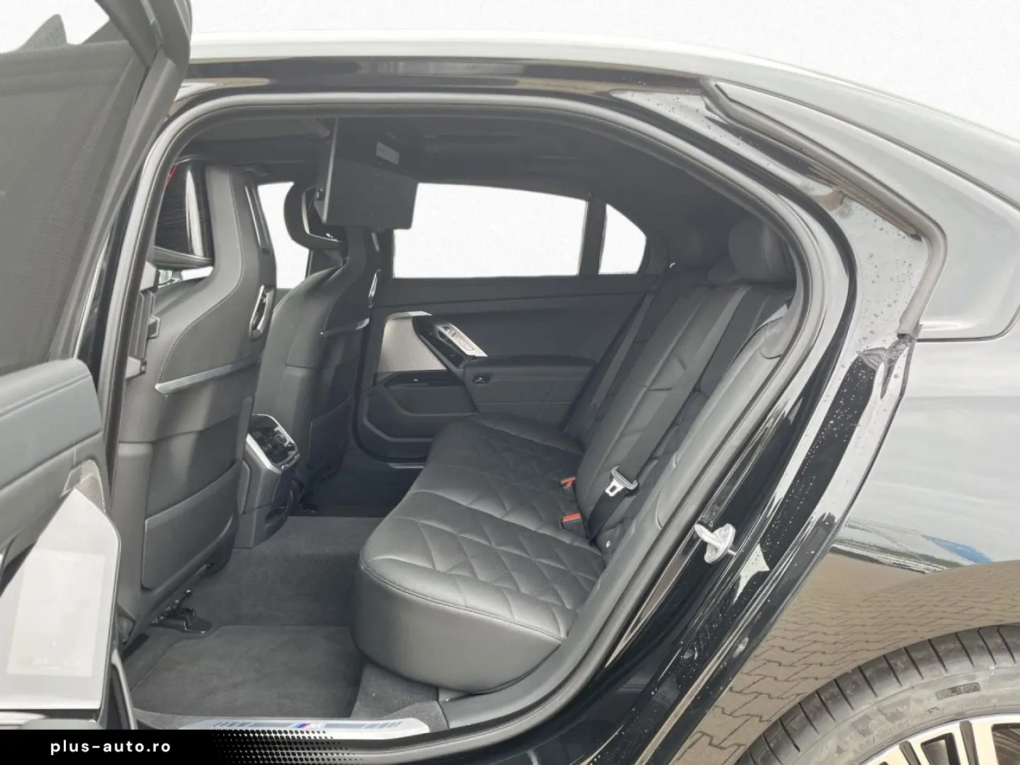 BMW 740d xD M Sport TV – B& W – Direcție integrală