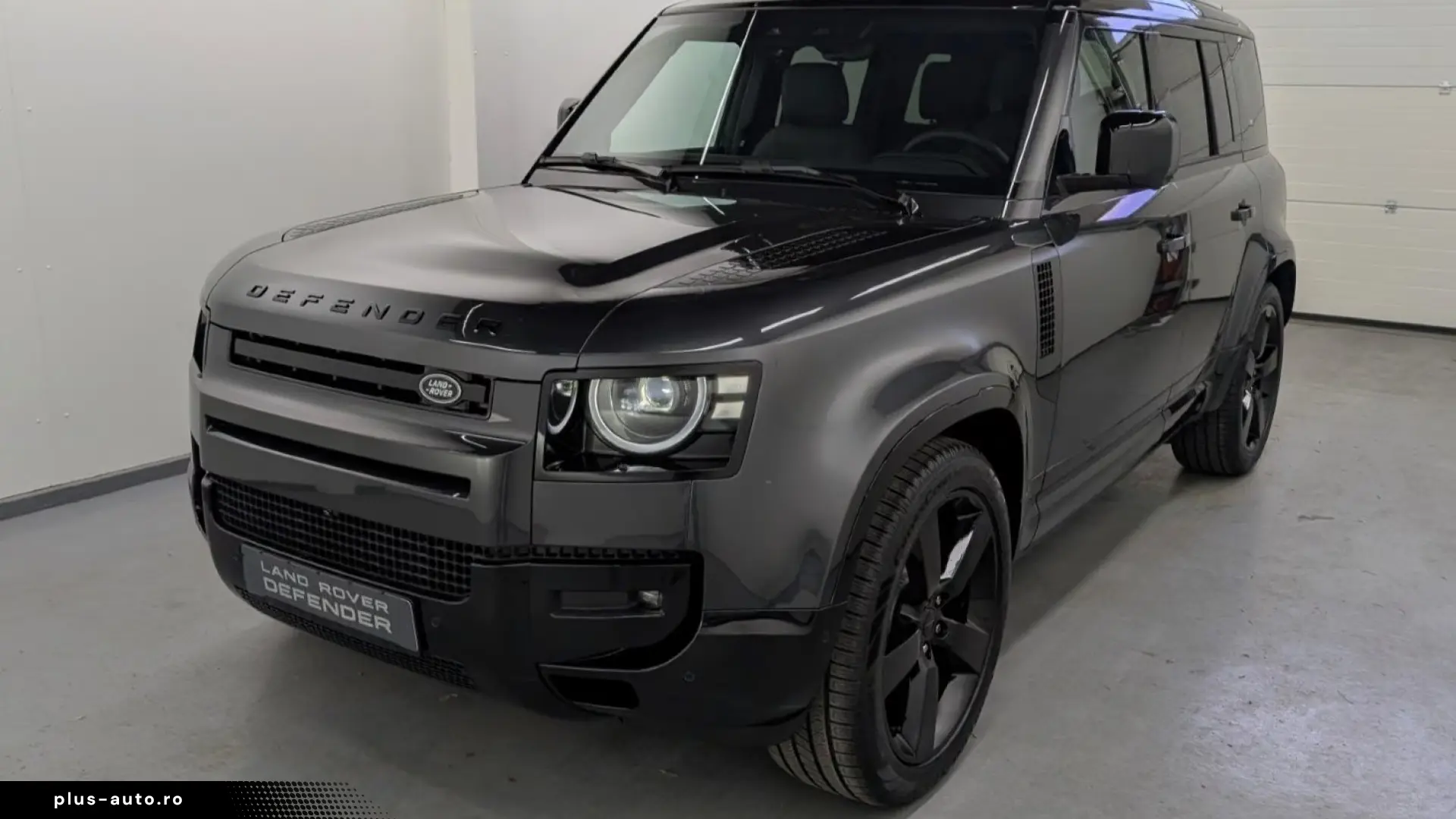 Land Rover Defender D250 X-Dynamic SE AHK Pano