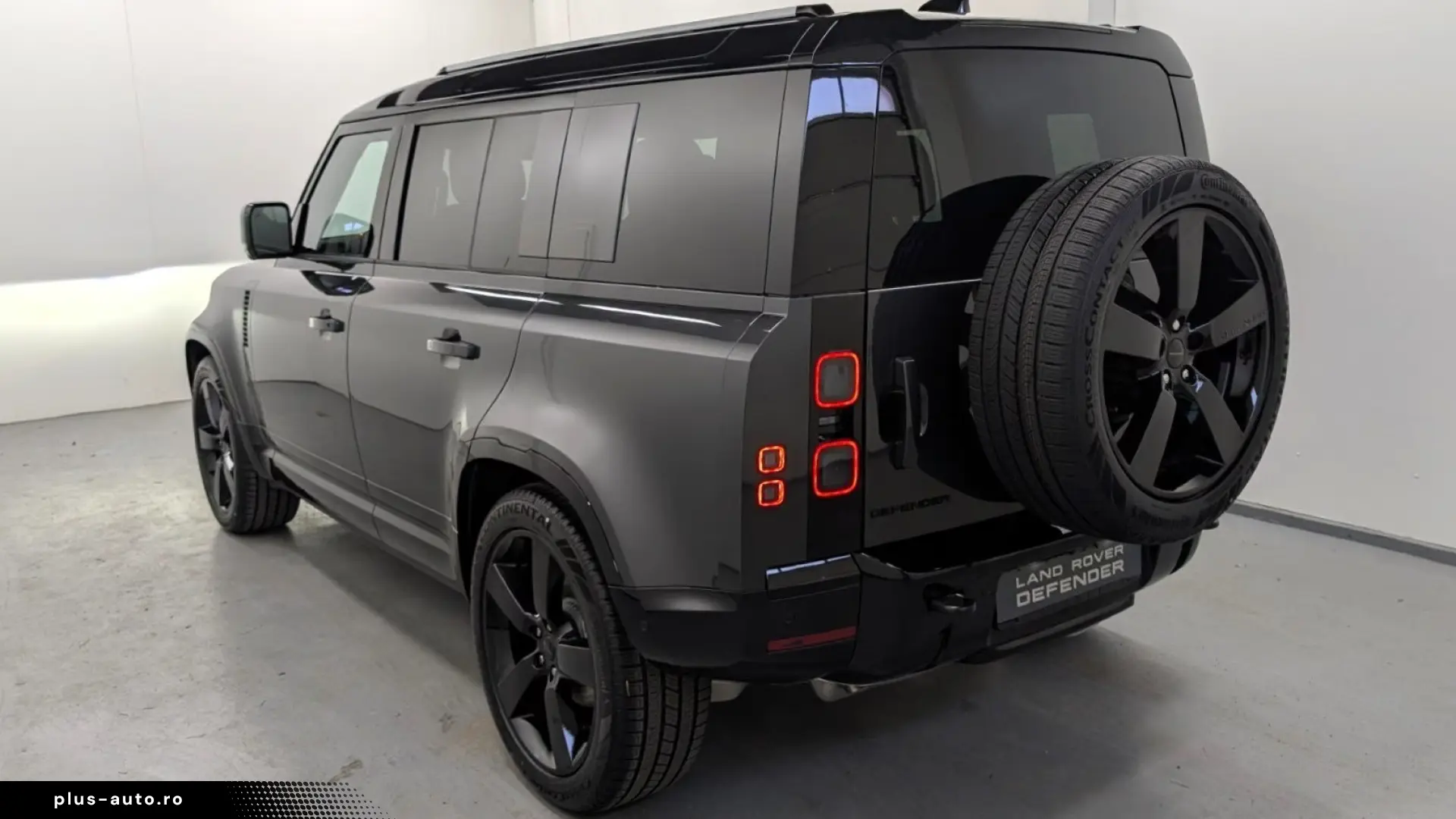 Land Rover Defender D250 X-Dynamic SE AHK Pano