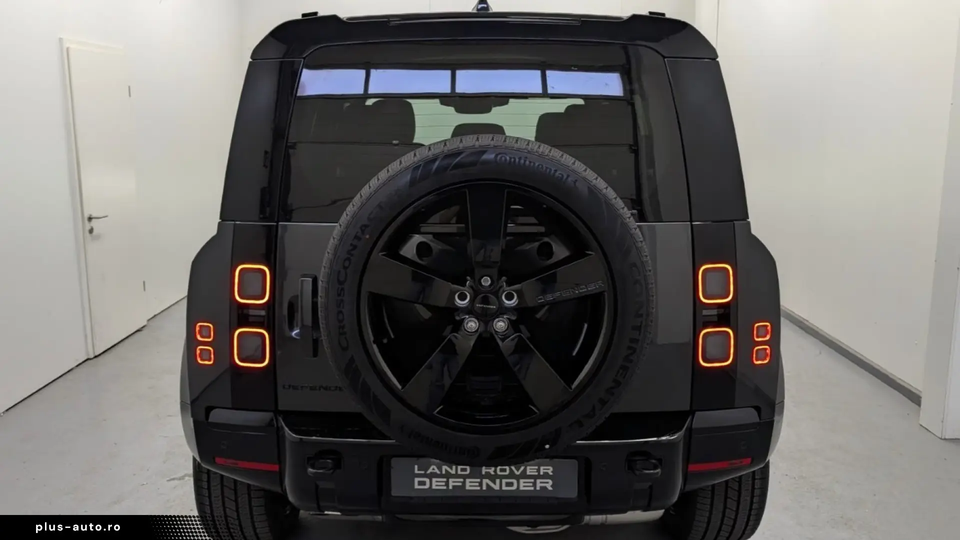 Land Rover Defender D250 X-Dynamic SE AHK Pano