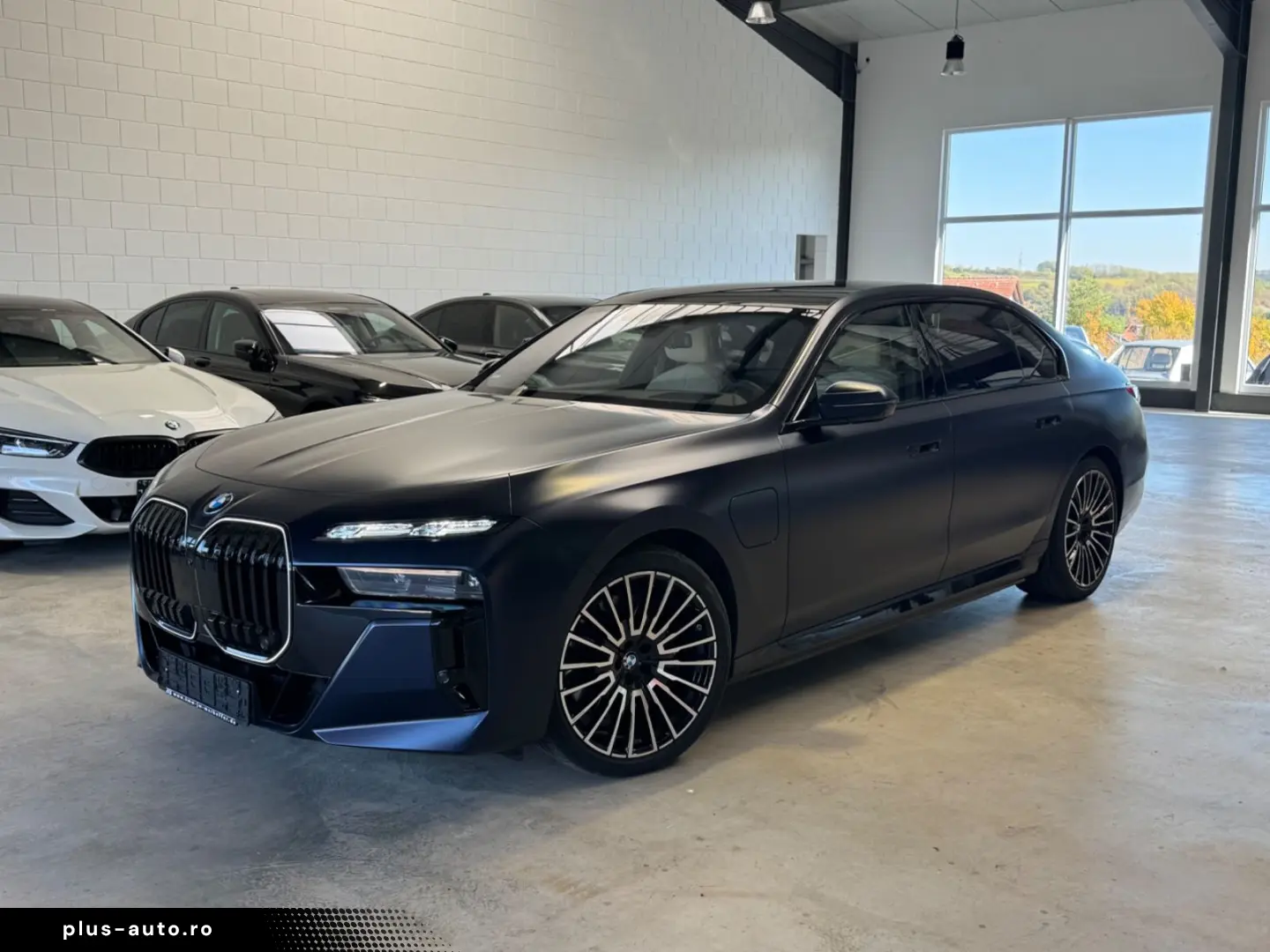 BMW 750e xDrive Individual Pret nou186.900 €   TV