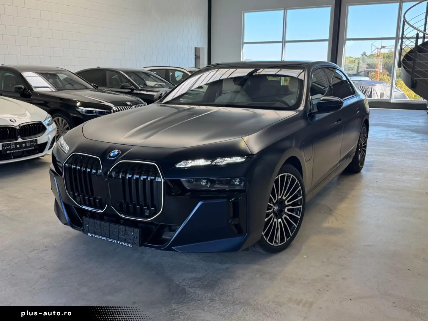 BMW 750e xDrive Individual Pret nou186.900 €   TV
