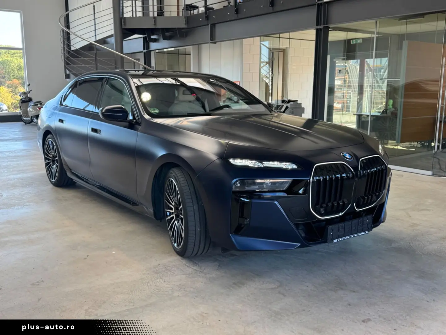 BMW 750e xDrive Individual Pret nou186.900 €   TV