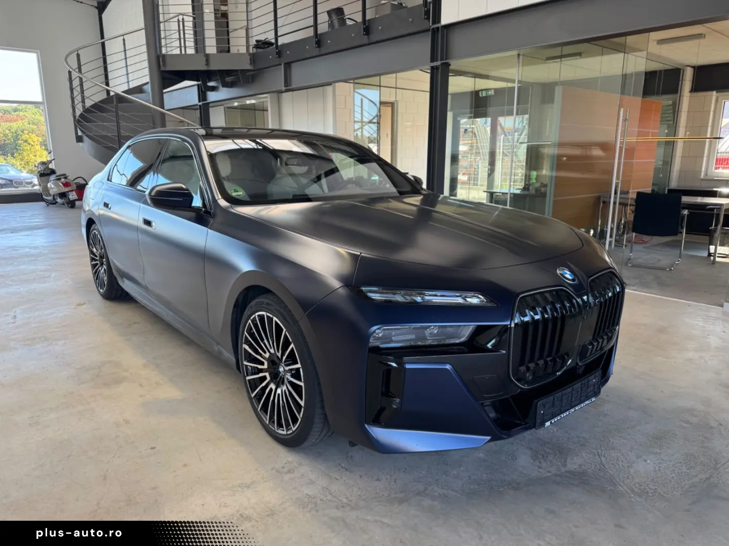 BMW 750e xDrive Individual Pret nou186.900 €   TV