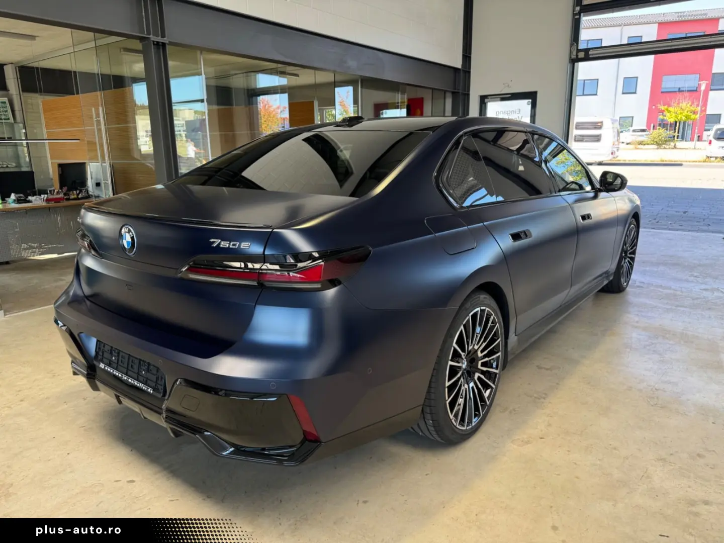 BMW 750e xDrive Individual Pret nou186.900 €   TV