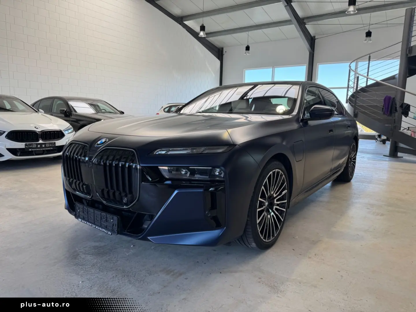 BMW 750e xDrive Individual Pret nou186.900 €   TV