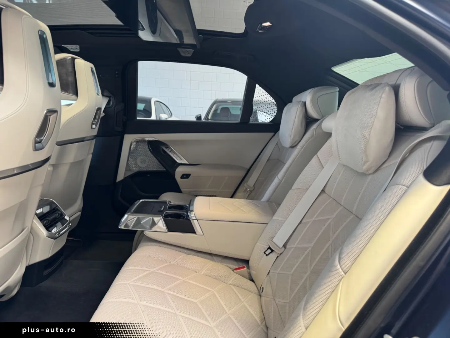 BMW 750e xDrive Individual Pret nou186.900 €   TV