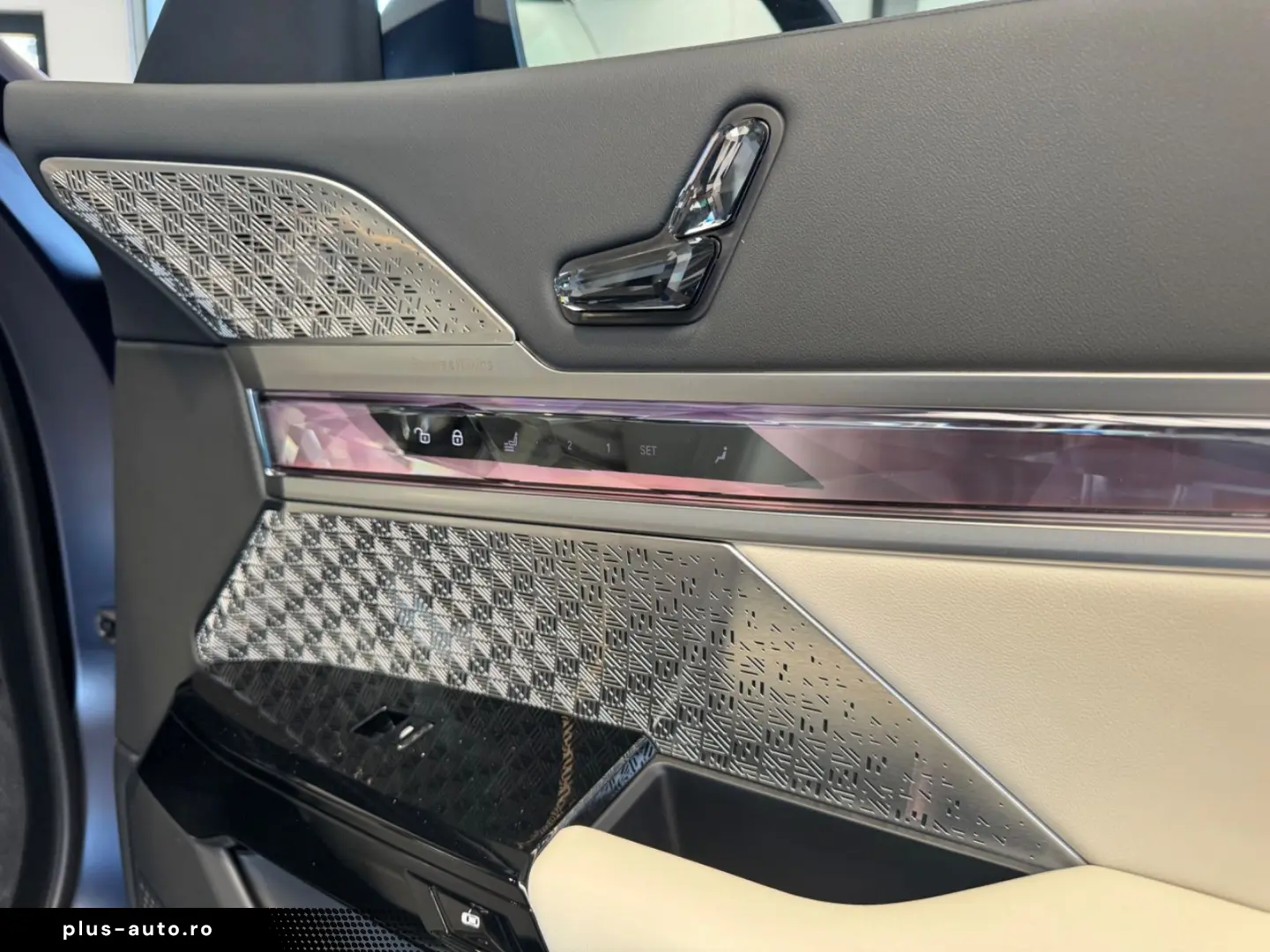 BMW 750e xDrive Individual Pret nou186.900 €   TV