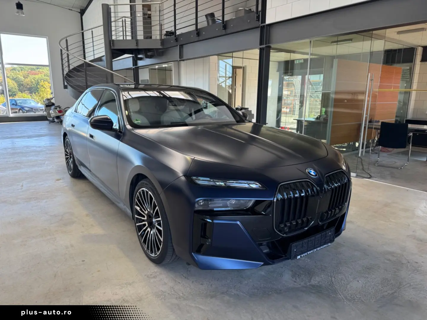 BMW 750e xDrive Individual Pret nou186.900 €   TV