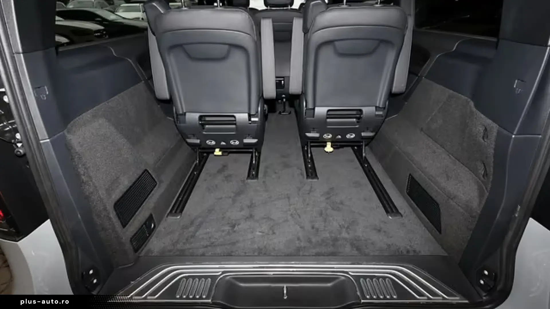 Mercedes-Benz V 300 AVANTGARDE AMG MBUX 360