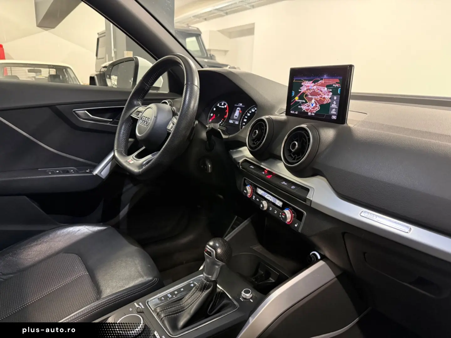 AUDI Q2 35 TFSI S-tronic sport  S-Line  LED  Navi