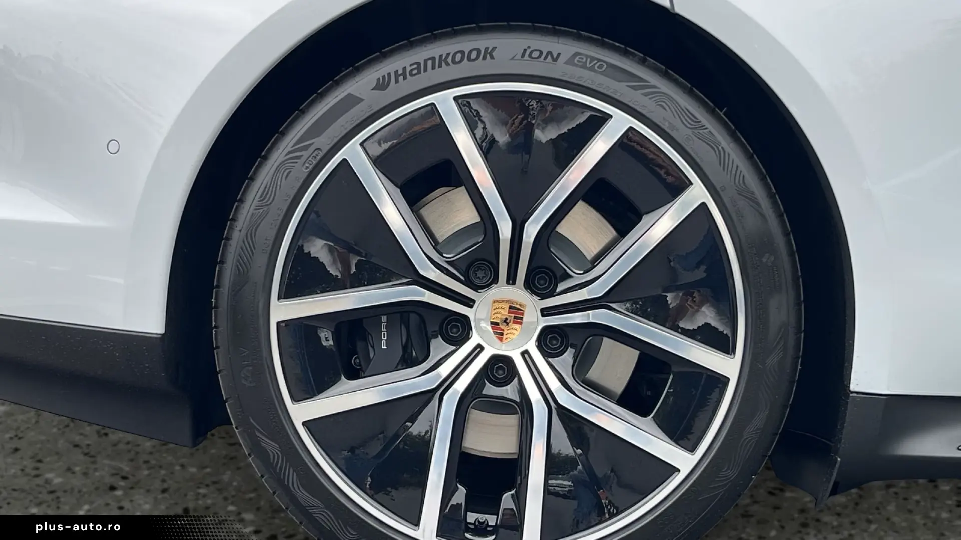 Porsche Taycan Sport Turismo Black Edition