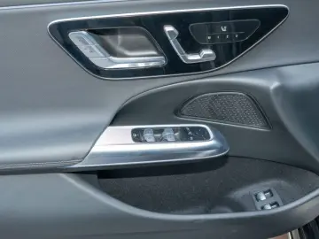 MERCEDES-BENZ E 300 e  AMG Night AHK Head Digital 360