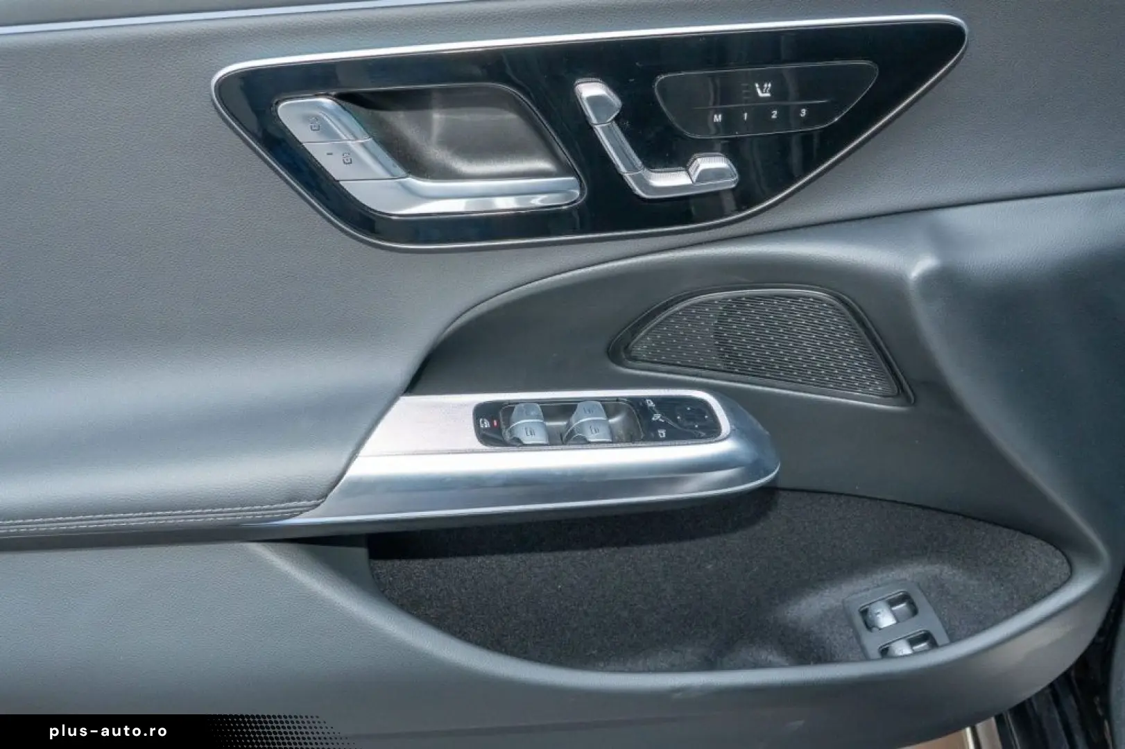 MERCEDES-BENZ E 300 e  AMG Night AHK Head Digital 360