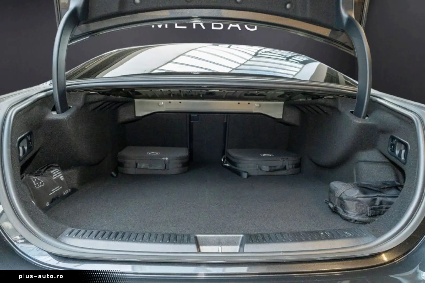 MERCEDES-BENZ E 300 e  AMG Night AHK Head Digital 360