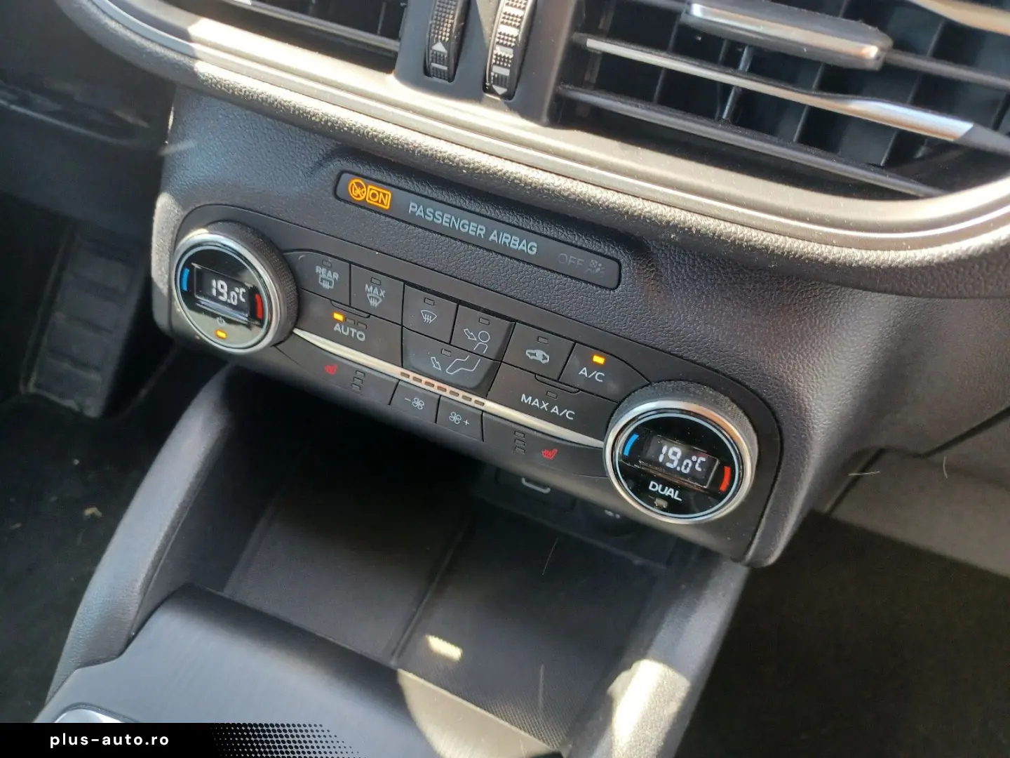 FORD Kuga PHEV    C und C   Navi