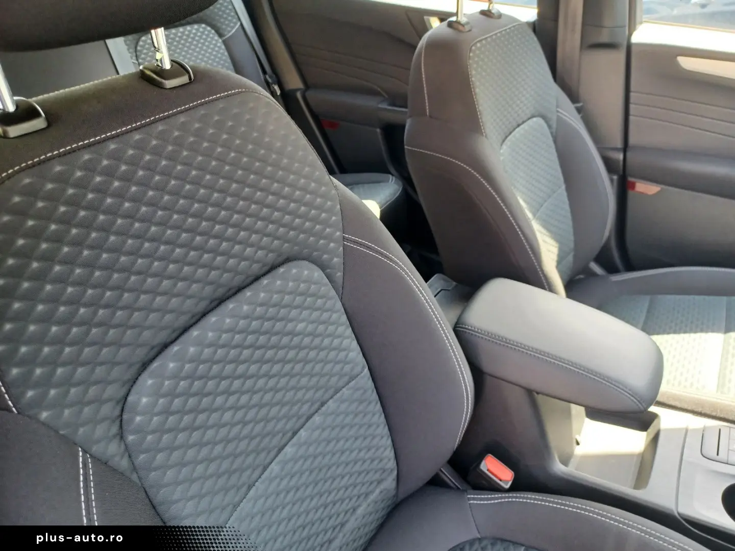 FORD Kuga PHEV    C und C   Navi