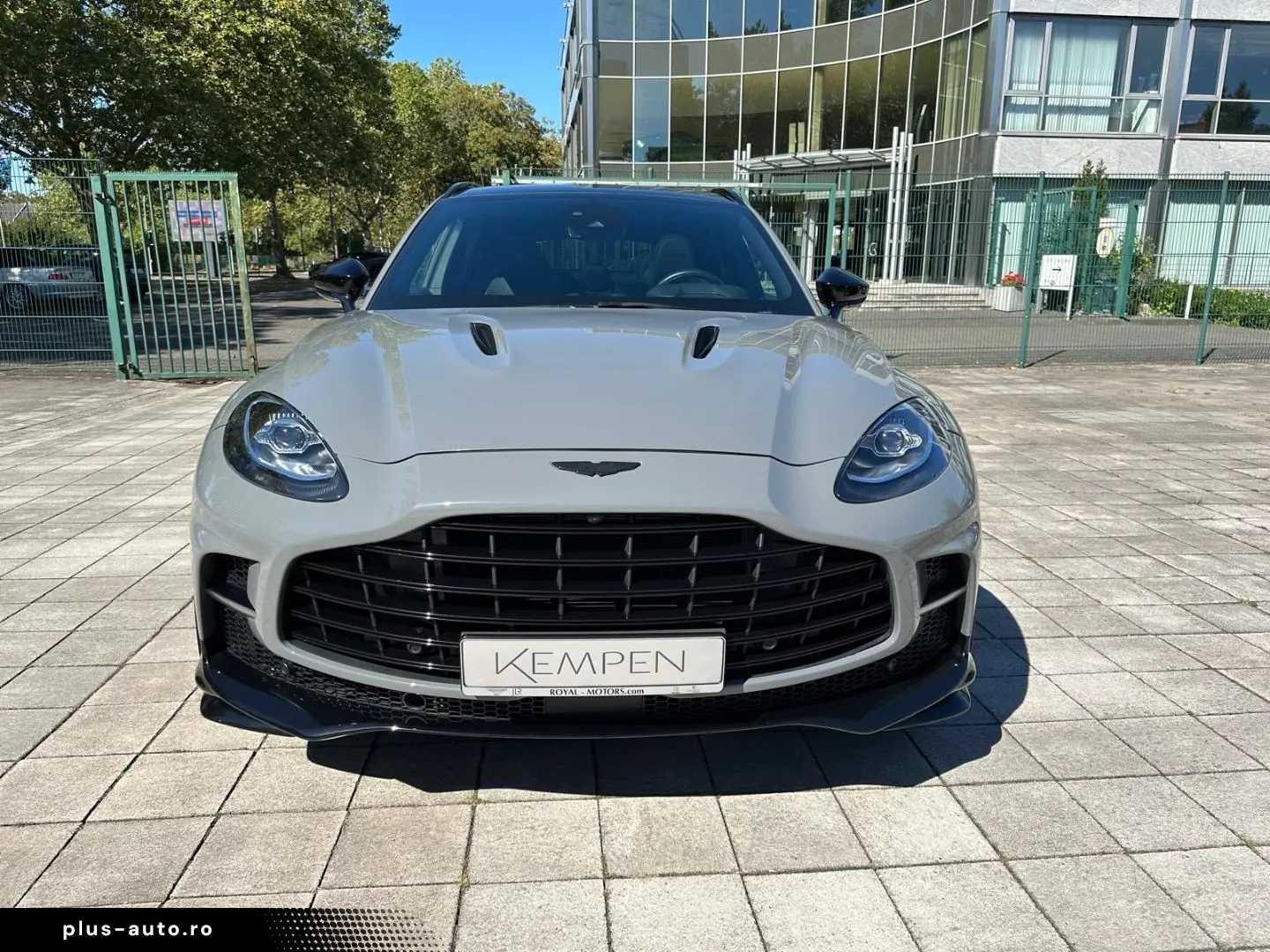 ASTON MARTIN DBX 707 China Grey   Onyx Black