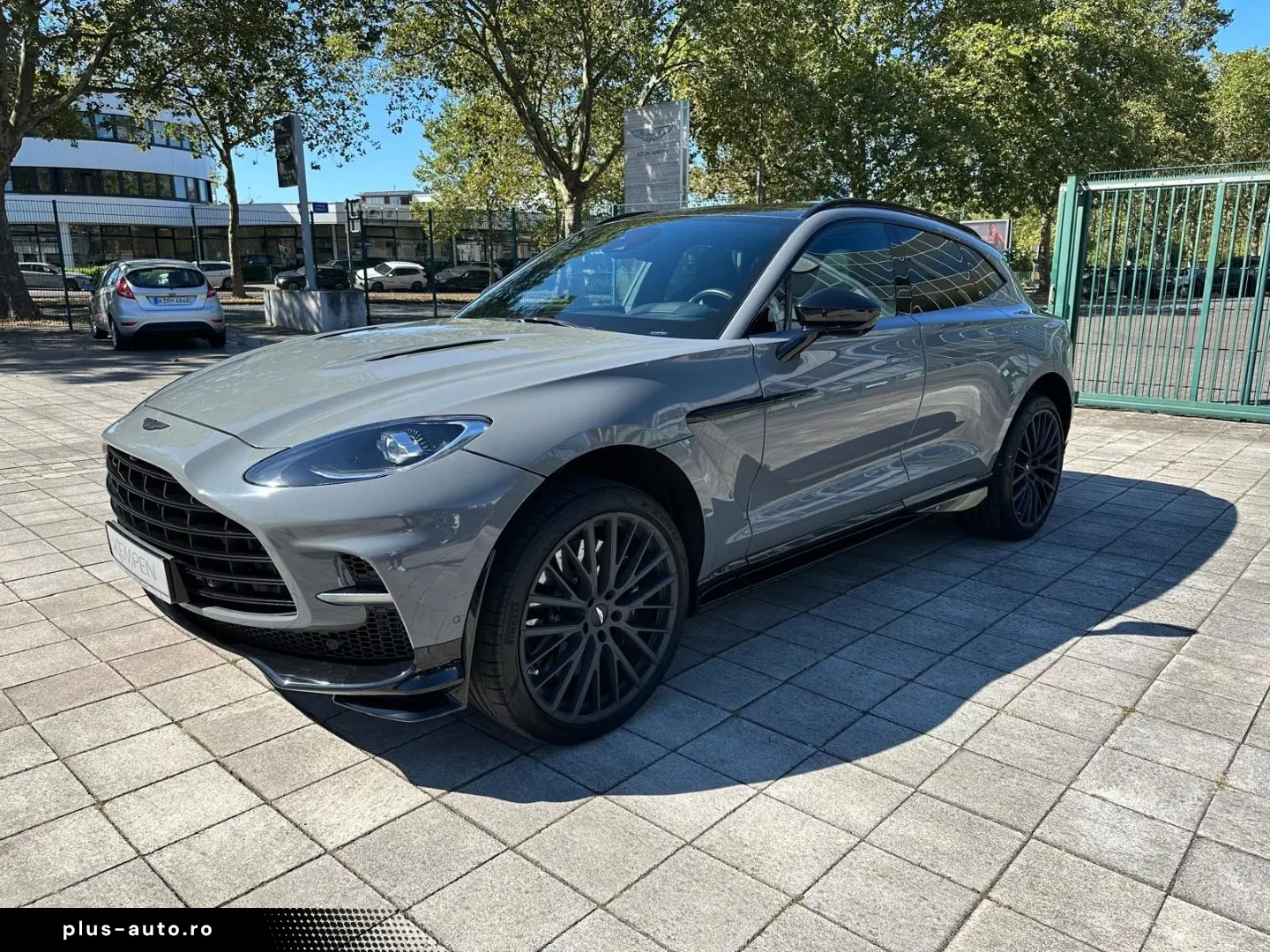 ASTON MARTIN DBX 707 China Grey   Onyx Black