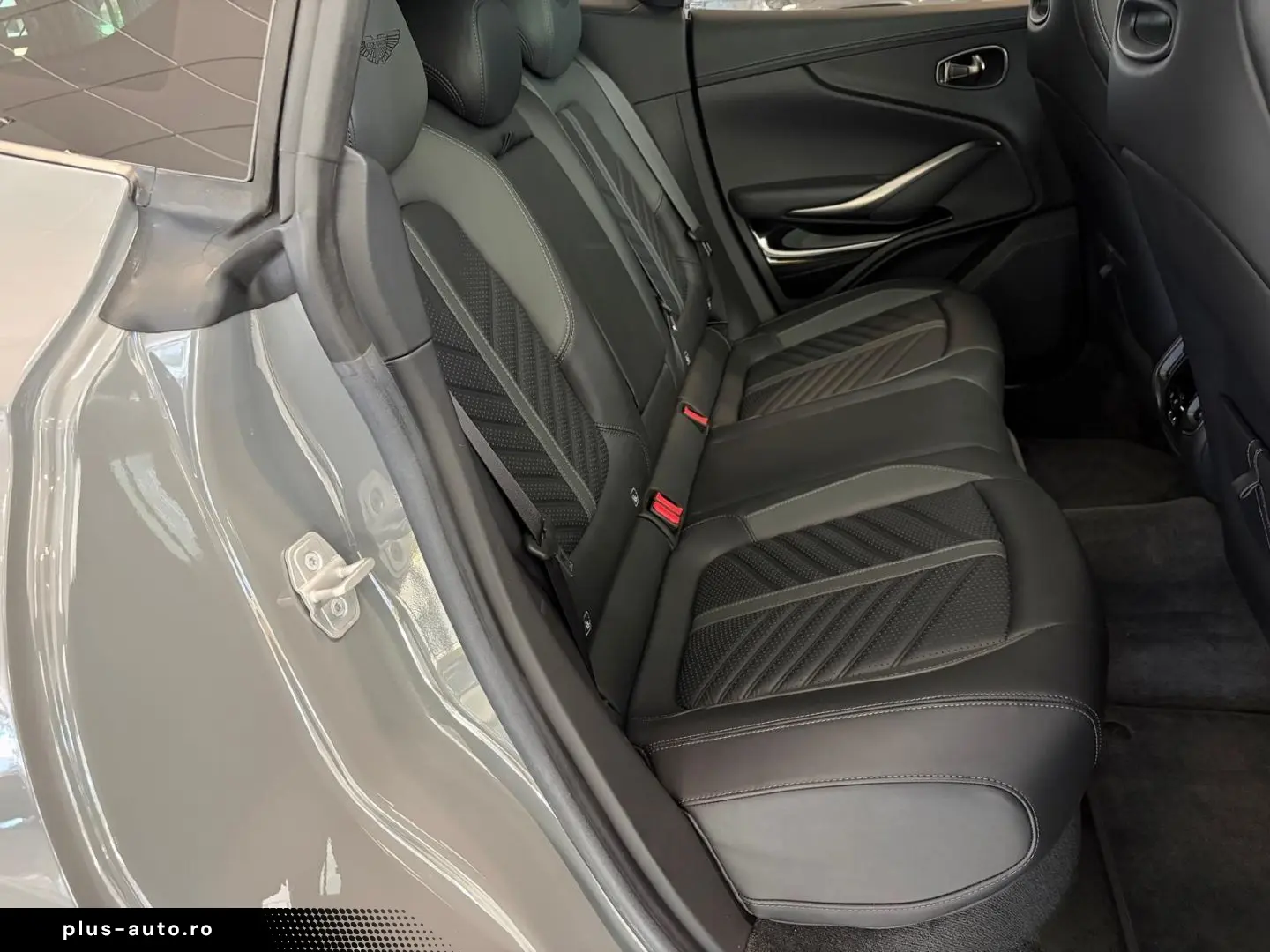 ASTON MARTIN DBX 707 China Grey   Onyx Black