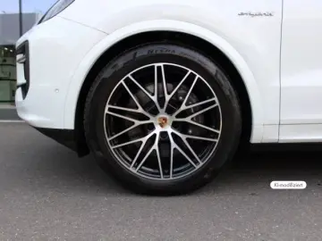 Porsche Cayenne E-Hybrid Coupe Black Edition