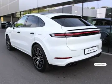 Porsche Cayenne E-Hybrid Coupe Black Edition