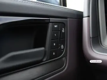 Porsche Cayenne E-Hybrid Coupe Black Edition
