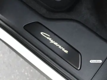 Porsche Cayenne E-Hybrid Coupe Black Edition