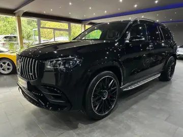 MERCEDES-AMG GLS 63 4MATIC  AMG NIGHT • CARBON