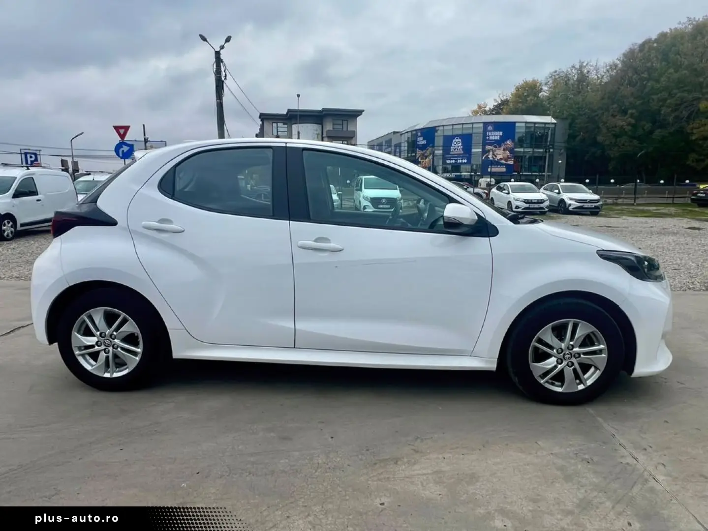 TOYOTA Yaris 2023 — imagine 8