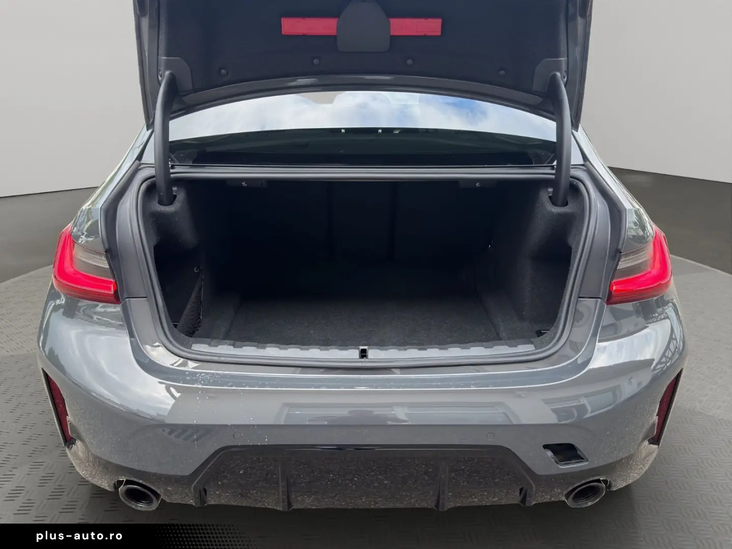 BMW Seria 3 2023 — imagine 12