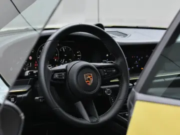 PORSCHE 911 992 Spirit 70 LIFT BOSE CLUBLEDER-PASCHA INN
