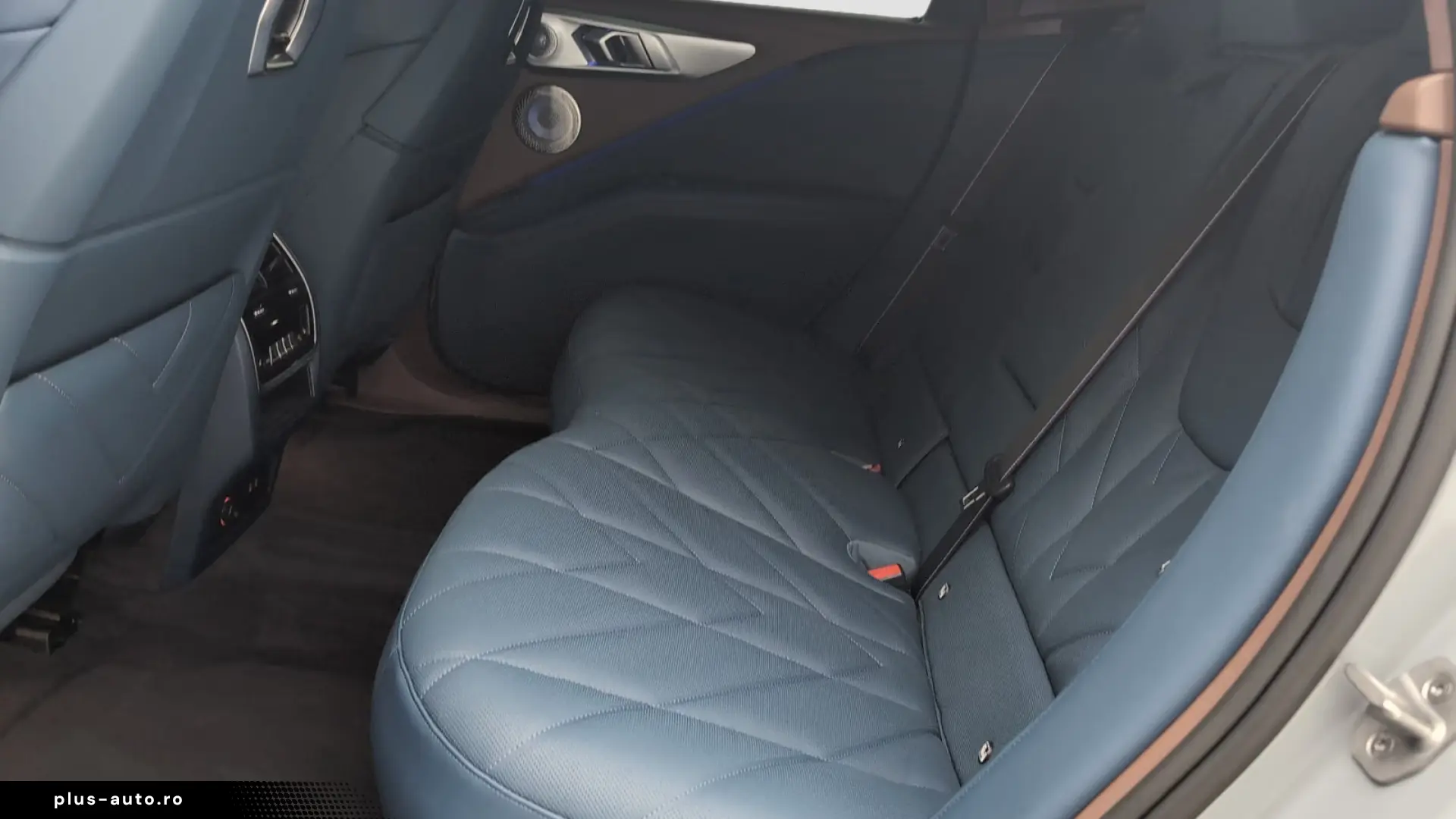 BMW XM Label Massage Bowers & Wilkins AHK Soft-Close