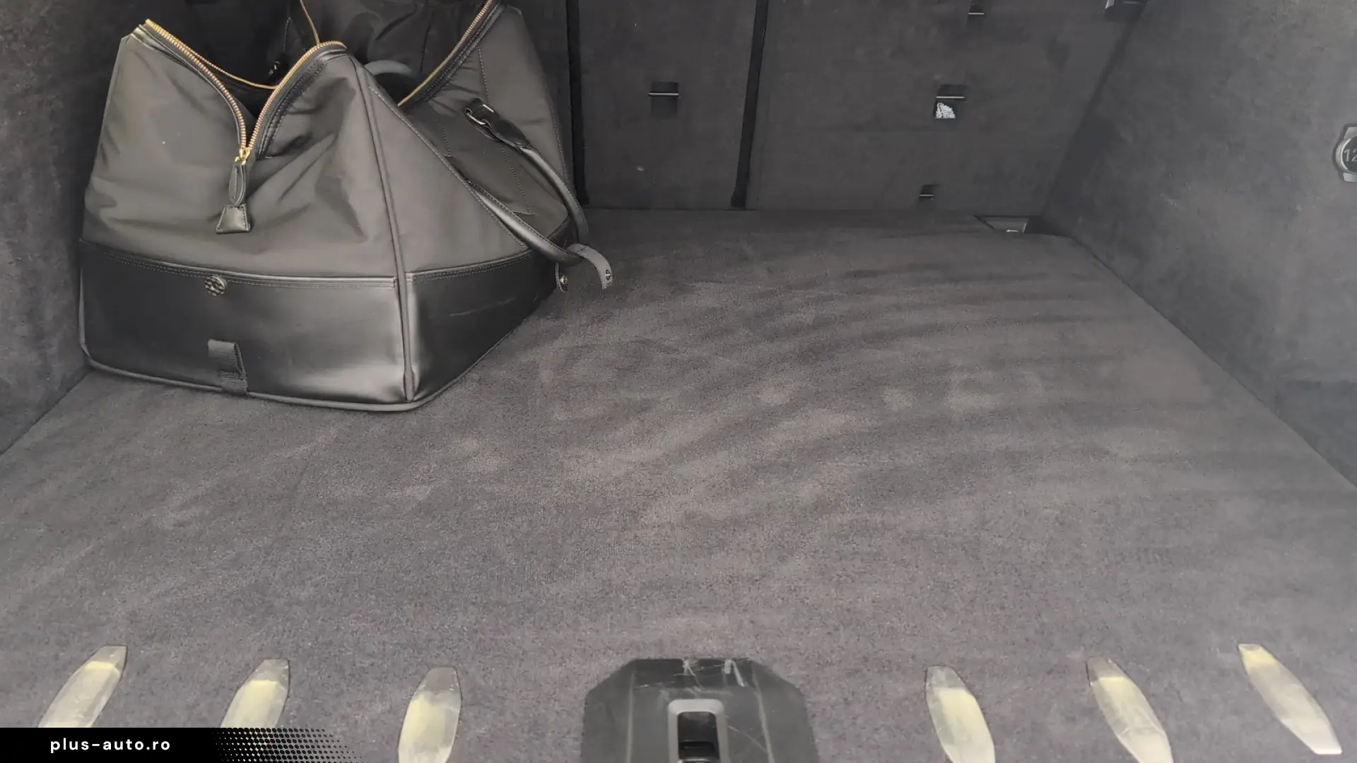 BMW XM Label Massage Bowers & Wilkins AHK Soft-Close