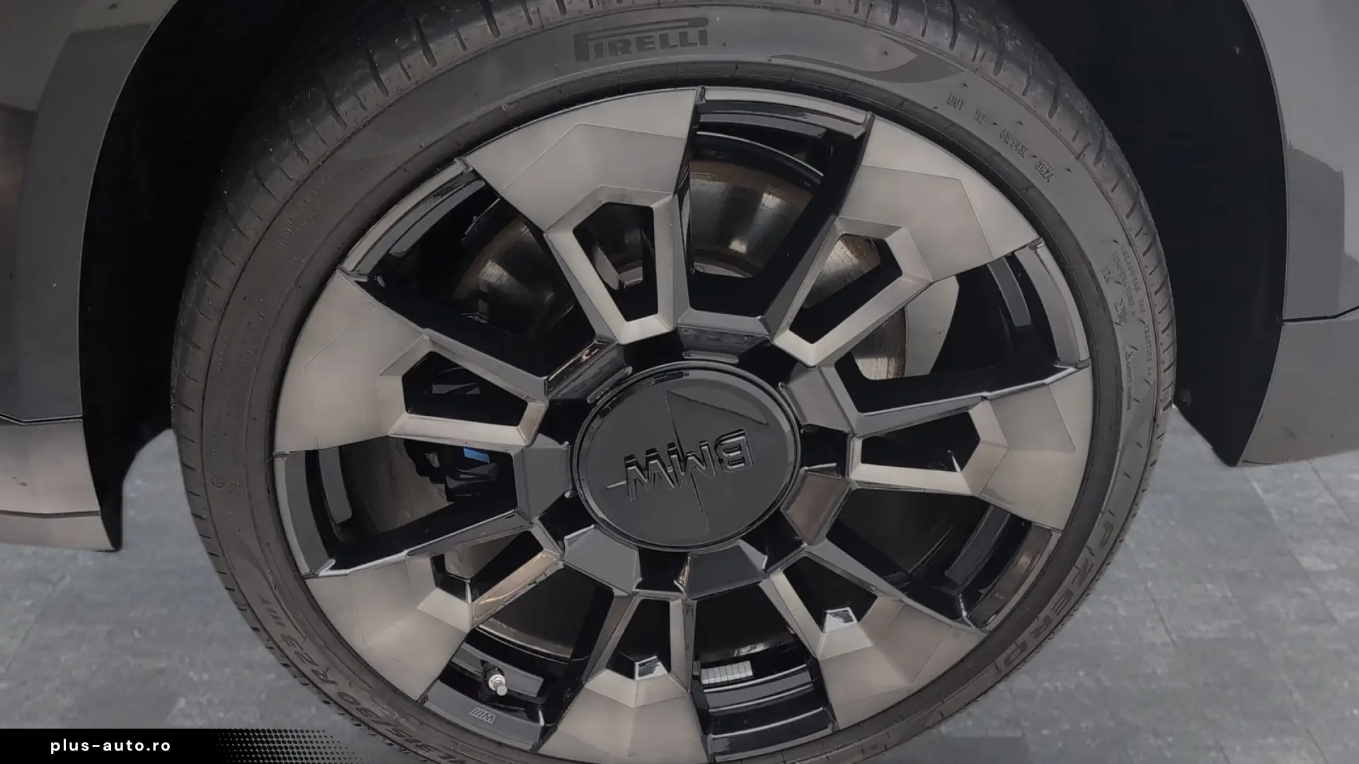BMW XM Label Massage Bowers & Wilkins AHK Soft-Close