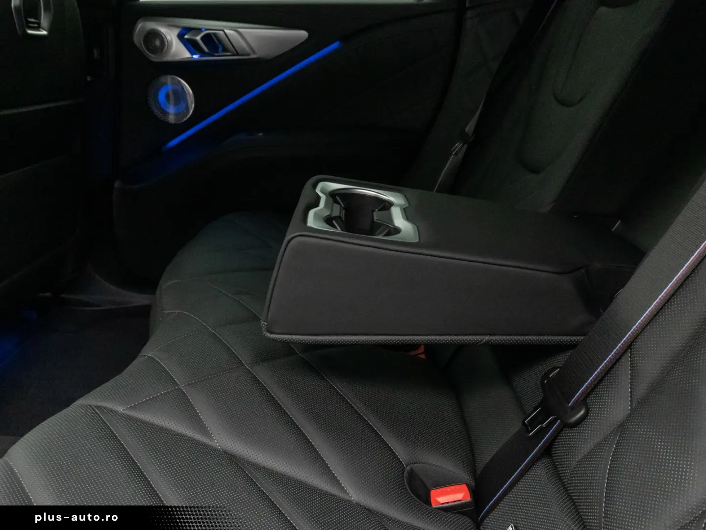 BMW XM 360  HUD DAB B&W Massage SoftCl AHK 22  Voll