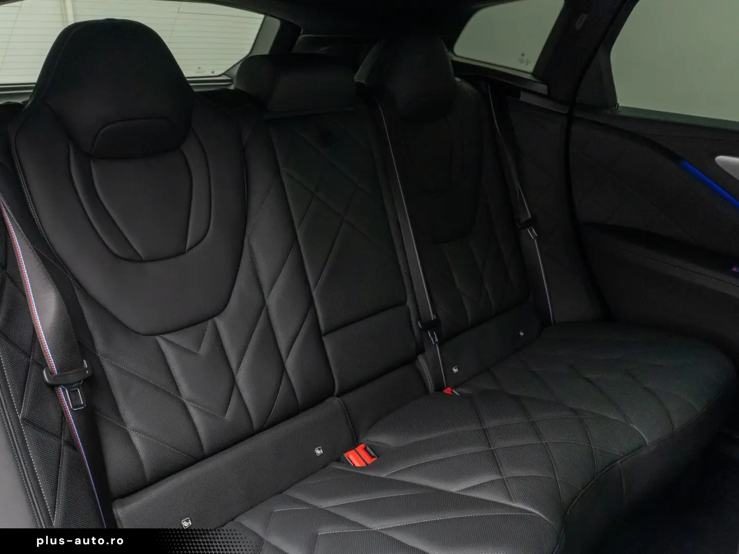BMW XM 360  HUD DAB B&W Massage SoftCl AHK 22  Voll