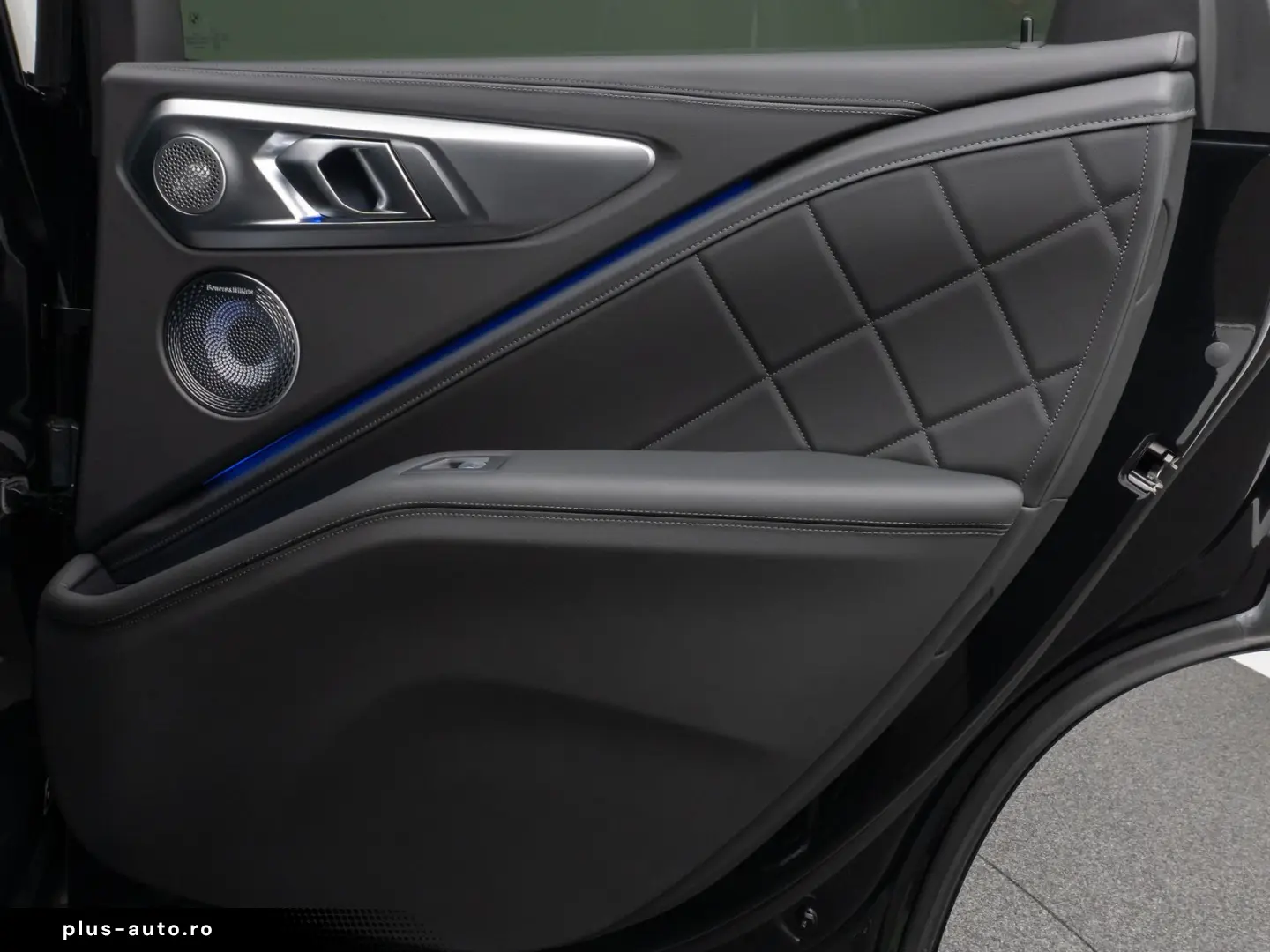 BMW XM 360  HUD DAB B&W Massage SoftCl AHK 22  Voll