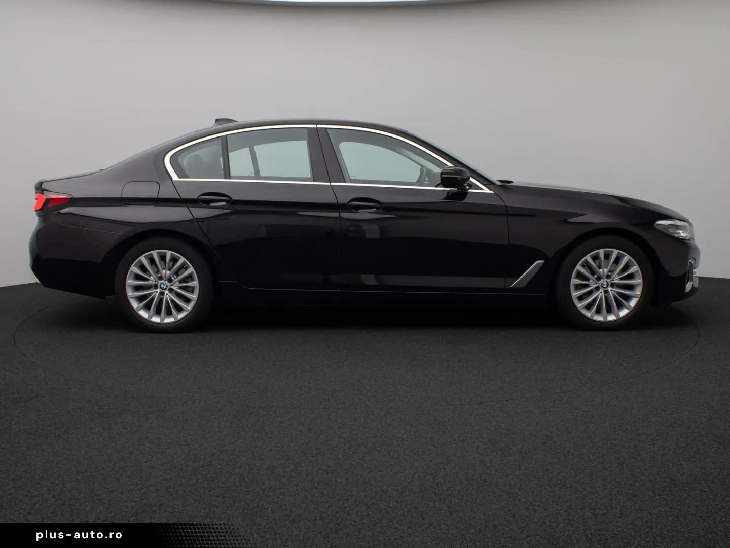 BMW Seria 5 2023 — imagine 4