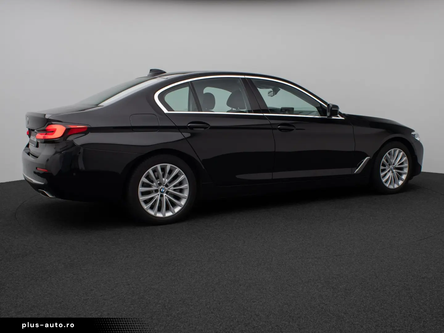BMW Seria 5 2023 — imagine 5