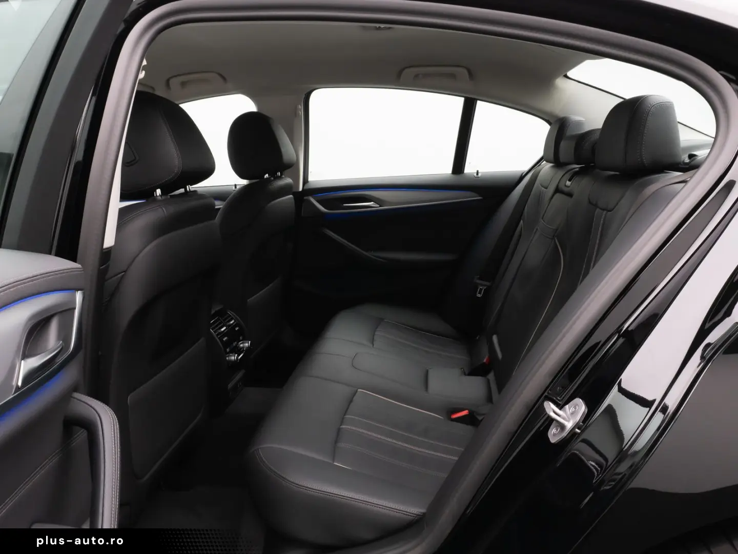 BMW Seria 5 2023 — imagine 24