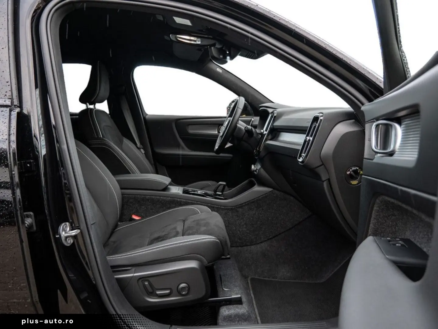VOLVO XC40 B3 Plus Black Edition 2WD W-LAN FACEL. LED