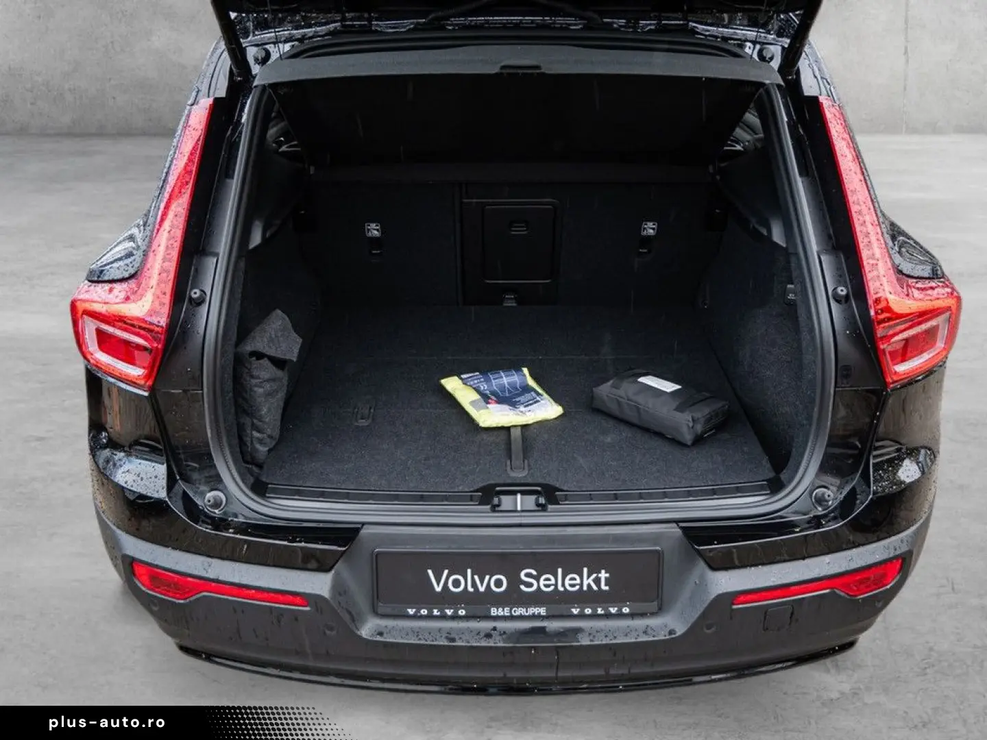 VOLVO XC40 B3 Plus Black Edition 2WD W-LAN FACEL. LED