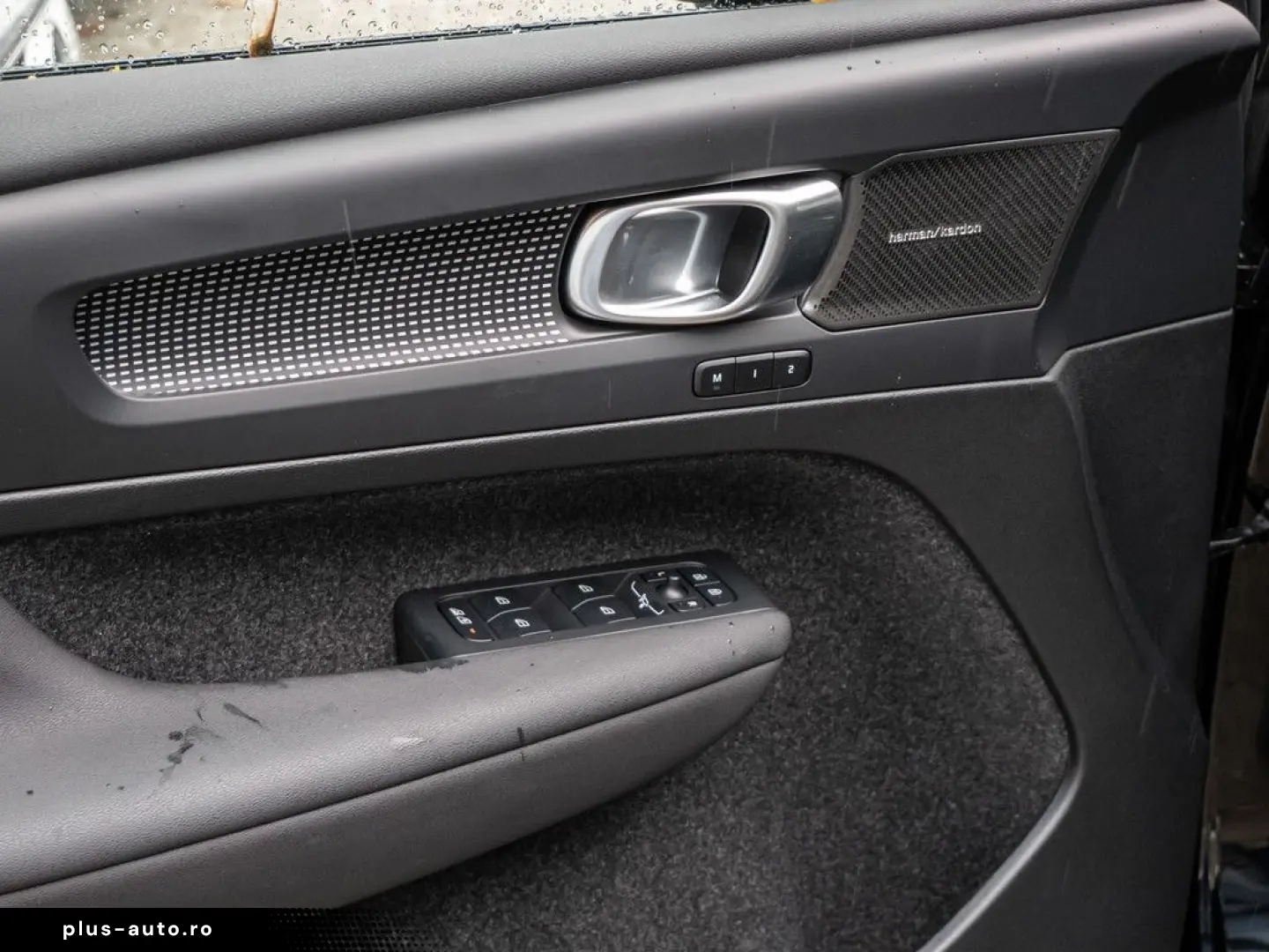VOLVO XC40 B3 Plus Black Edition 2WD W-LAN FACEL. LED