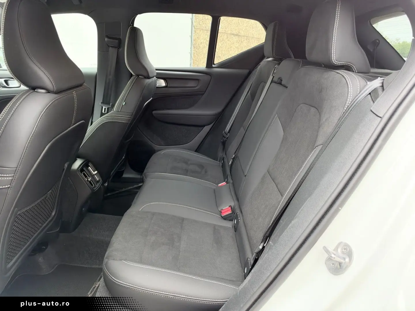 VOLVO XC40 B3 B DKG Plus Dark   360 KAM.   H&K   AHK