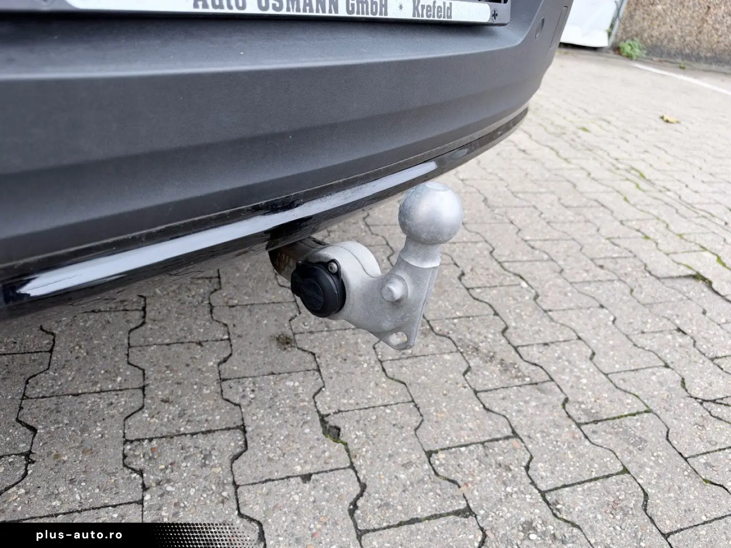 VOLVO XC40 B3 B DKG Plus Dark   360 KAM.   H&K   AHK
