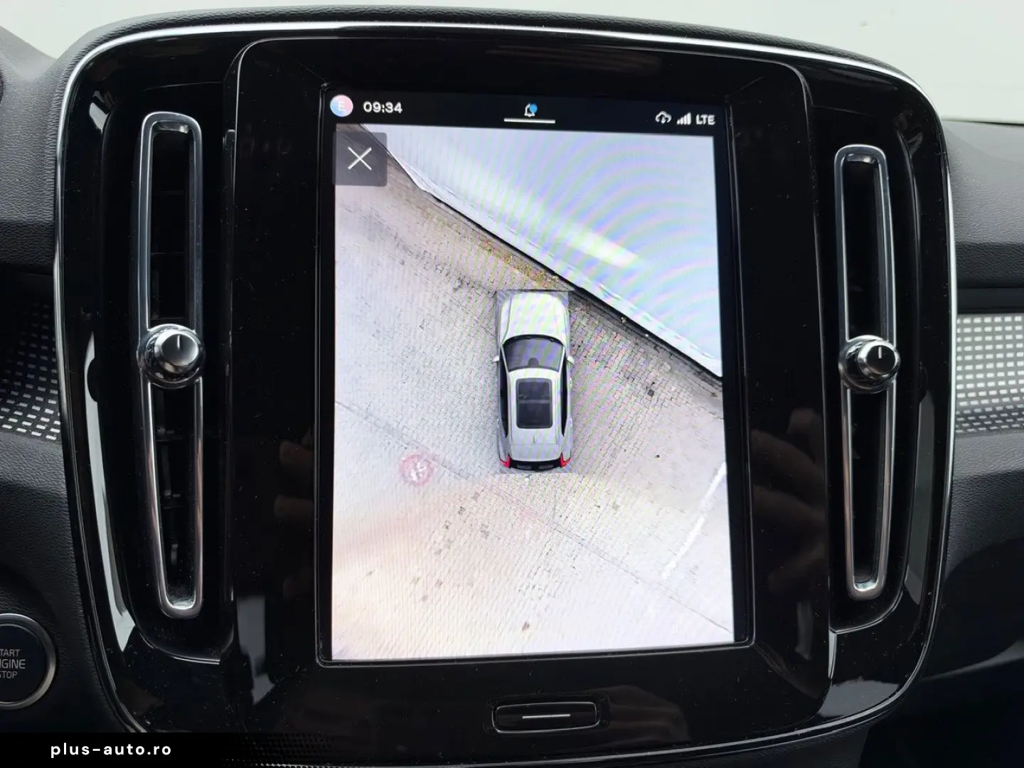 VOLVO XC40 B3 B DKG Plus Dark   360 KAM.   H&K   AHK